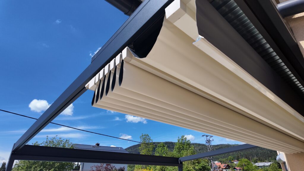 Schatten mit Stil Planendach Plane fuer Terasse vor Pool