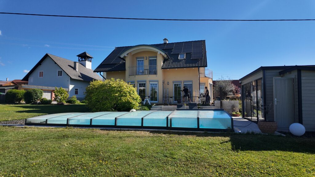 Schatten mit Stil Planendach fuer Terasse vor Pool Vorher 4