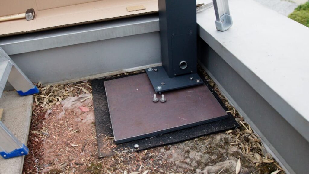 Spezielles Fundament mit Eisenplatten für ein Lamellendach in Graz