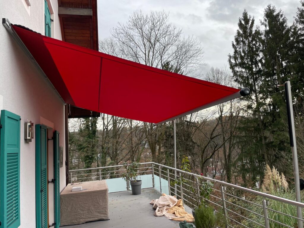 Rotes Sonnensegel von Schatten mit Stil