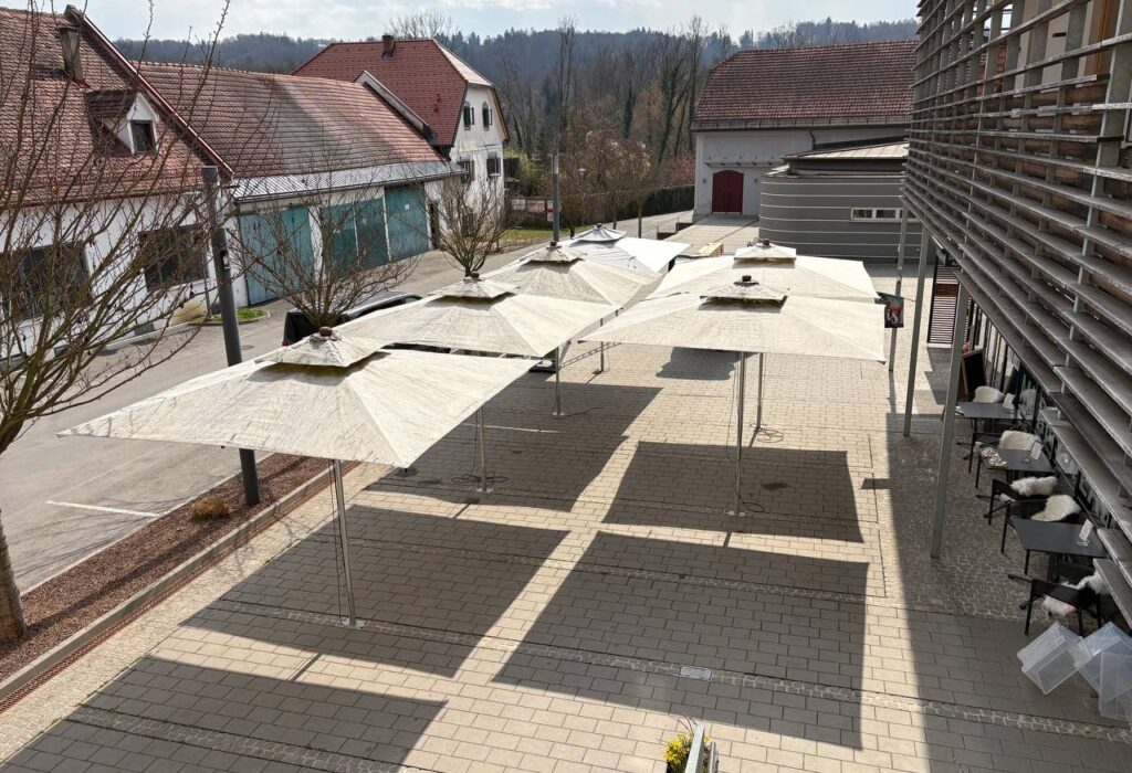 Sonnensegel vor Geschäft von Schatten mit Stil