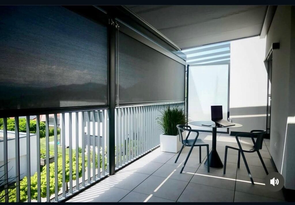 Bremetall ZipScreen bei Balkon von Schatten mit Stil